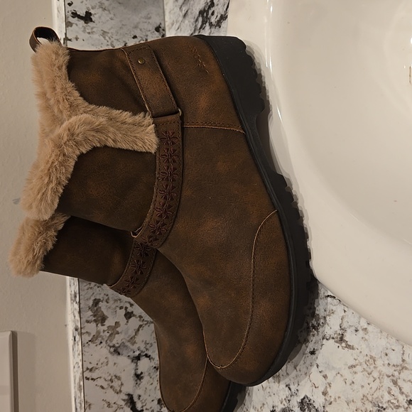 Cozy Brown Fur-Lined Winter Boots - Picture 1 of 1